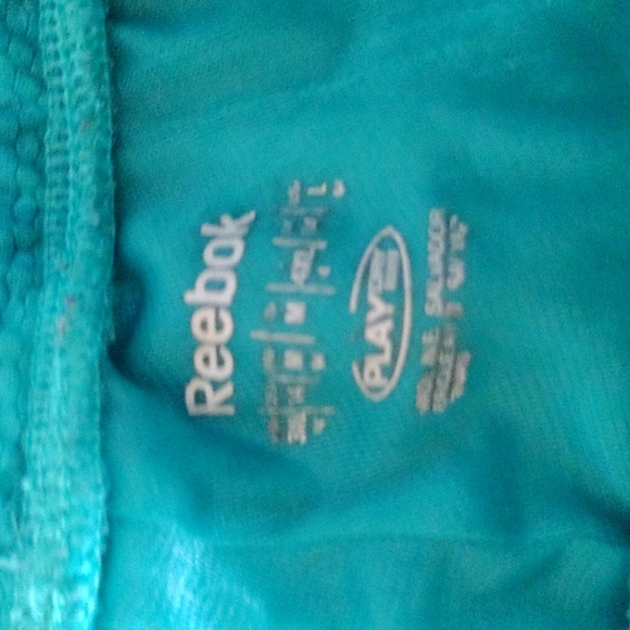 Large athletic Reebok shorts - Picture 2 of 4